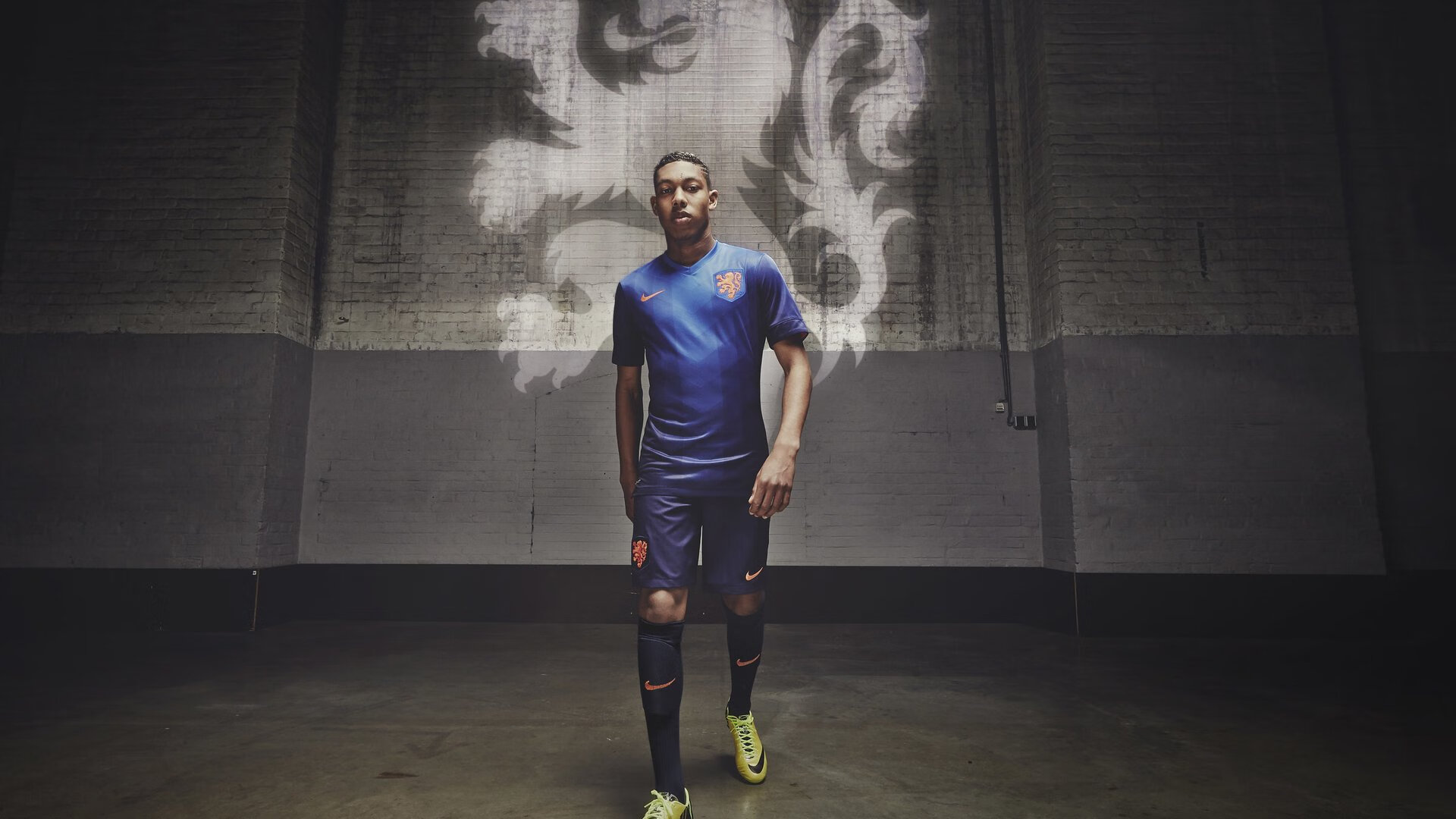 乐鱼体育登录-中国足球青训课程加强守门员核心能力培养，青少年足球守门员训练