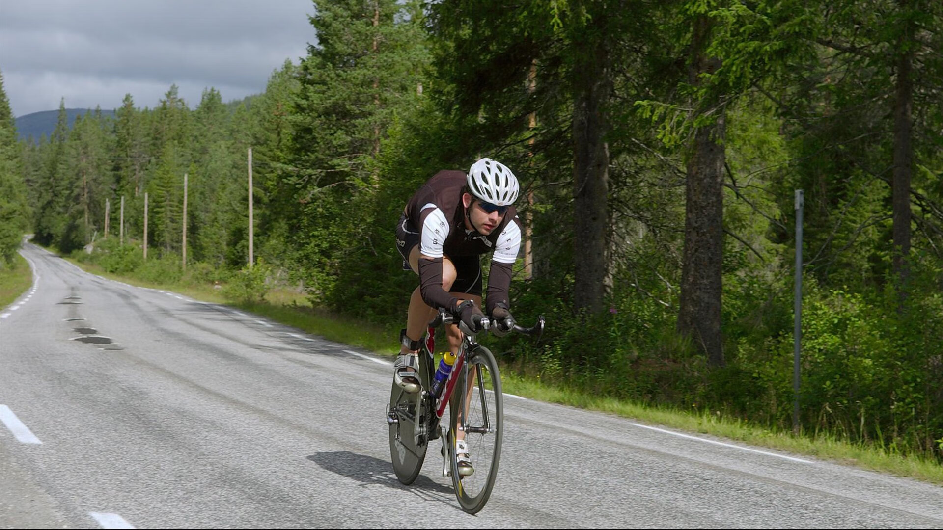 球还在滑，瑞士球员先庆祝！神级预判引热议，瑞士队预选赛成绩